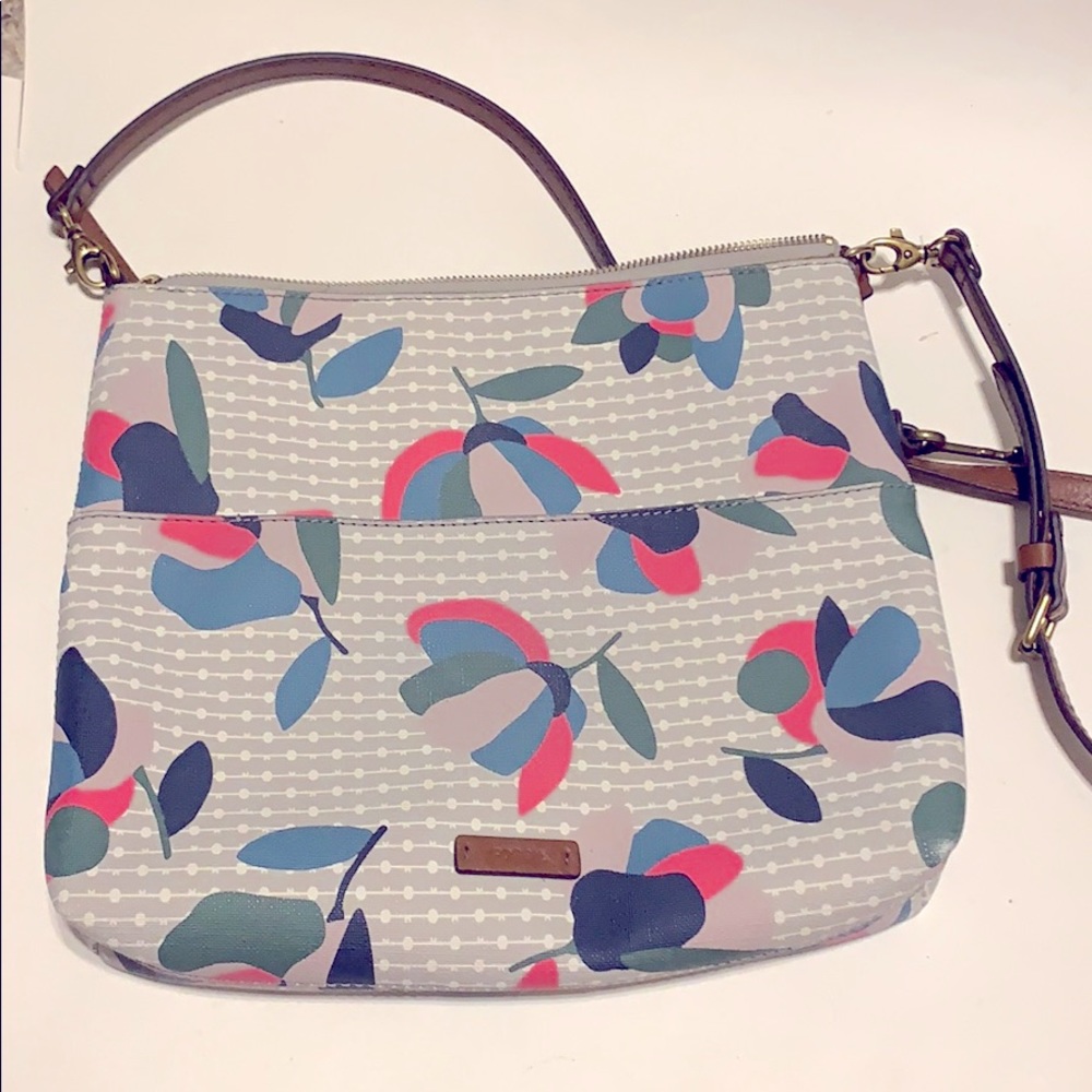 Super cute floral print fossil bag!